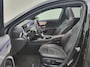 Mercedes-Benz A-klasse 180 Business Solution AMG Night Edition (SFEERVERLICHTING, PANORAMADAK, STOELVERWARMING, WIDESCREEN DASH)