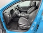 Hyundai Kona Electric EV Premium Sky 64 kWh 3-Fase / SOH 100% / Dealer onderhouden / Facelift model / Schuifkanteldak / Leder / WLTP 484 km / Warmtepomp / Stoelventilatie en verwarming / HUD / Apple Carplay of Android auto / Led koplampen