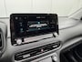 Hyundai Kona Electric EV Premium Sky 64 kWh 3-Fase / SOH 100% / Dealer onderhouden / Facelift model / Schuifkanteldak / Leder / WLTP 484 km / Warmtepomp / Stoelventilatie en verwarming / HUD / Apple Carplay of Android auto / Led koplampen