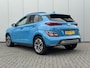 Hyundai Kona Electric EV Premium Sky 64 kWh 3-Fase / SOH 100% / Dealer onderhouden / Facelift model / Schuifkanteldak / Leder / WLTP 484 km / Warmtepomp / Stoelventilatie en verwarming / HUD / Apple Carplay of Android auto / Led koplampen