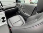 Hyundai Kona Electric EV Premium Sky 64 kWh 3-Fase / SOH 100% / Dealer onderhouden / Facelift model / Schuifkanteldak / Leder / WLTP 484 km / Warmtepomp / Stoelventilatie en verwarming / HUD / Apple Carplay of Android auto / Led koplampen