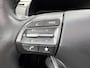Hyundai Kona Electric EV Premium Sky 64 kWh 3-Fase / SOH 100% / Dealer onderhouden / Facelift model / Schuifkanteldak / Leder / WLTP 484 km / Warmtepomp / Stoelventilatie en verwarming / HUD / Apple Carplay of Android auto / Led koplampen