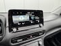 Hyundai Kona Electric EV Premium Sky 64 kWh 3-Fase / SOH 100% / Dealer onderhouden / Facelift model / Schuifkanteldak / Leder / WLTP 484 km / Warmtepomp / Stoelventilatie en verwarming / HUD / Apple Carplay of Android auto / Led koplampen