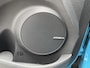 Hyundai Kona Electric EV Premium Sky 64 kWh 3-Fase / SOH 100% / Dealer onderhouden / Facelift model / Schuifkanteldak / Leder / WLTP 484 km / Warmtepomp / Stoelventilatie en verwarming / HUD / Apple Carplay of Android auto / Led koplampen