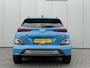Hyundai Kona Electric EV Premium Sky 64 kWh 3-Fase / SOH 100% / Dealer onderhouden / Facelift model / Schuifkanteldak / Leder / WLTP 484 km / Warmtepomp / Stoelventilatie en verwarming / HUD / Apple Carplay of Android auto / Led koplampen