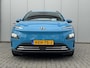 Hyundai Kona Electric EV Premium Sky 64 kWh 3-Fase / SOH 100% / Dealer onderhouden / Facelift model / Schuifkanteldak / Leder / WLTP 484 km / Warmtepomp / Stoelventilatie en verwarming / HUD / Apple Carplay of Android auto / Led koplampen