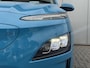 Hyundai Kona Electric EV Premium Sky 64 kWh 3-Fase / SOH 100% / Dealer onderhouden / Facelift model / Schuifkanteldak / Leder / WLTP 484 km / Warmtepomp / Stoelventilatie en verwarming / HUD / Apple Carplay of Android auto / Led koplampen