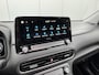 Hyundai Kona Electric EV Premium Sky 64 kWh 3-Fase / SOH 100% / Dealer onderhouden / Facelift model / Schuifkanteldak / Leder / WLTP 484 km / Warmtepomp / Stoelventilatie en verwarming / HUD / Apple Carplay of Android auto / Led koplampen