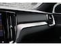 Volvo V60 2.0 T6 Plug-in hybrid AWD Plus Dark | Adaptive Cruise Control | Elektr. bedienbaar schuif-\-kanteldak | 360 Camera | Stoelverwarming voor + achter | Verwarmd stuurwiel | Elektr. verwarmde voorruit | Trekhaak | Harman kardon audio | Elektr. verstelbare voorstoelen incl. geheugen | Sportstoelen | 18" velgen |