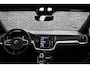 Volvo V60 2.0 T6 Plug-in hybrid AWD Plus Dark | Adaptive Cruise Control | Elektr. bedienbaar schuif-\-kanteldak | 360 Camera | Stoelverwarming voor + achter | Verwarmd stuurwiel | Elektr. verwarmde voorruit | Trekhaak | Harman kardon audio | Elektr. verstelbare voorstoelen incl. geheugen | Sportstoelen | 18" velgen |