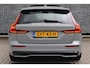 Volvo V60 2.0 T6 Plug-in hybrid AWD Plus Dark | Adaptive Cruise Control | Elektr. bedienbaar schuif-\-kanteldak | 360 Camera | Stoelverwarming voor + achter | Verwarmd stuurwiel | Elektr. verwarmde voorruit | Trekhaak | Harman kardon audio | Elektr. verstelbare voorstoelen incl. geheugen | Sportstoelen | 18" velgen |