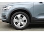 Volvo XC40 1.5 T3 Business Pro | Thunder Grey metallic | Lichtmetalen Velgen 5-Spaaks 18" | Trekhaak Uitklapbaar | Cruise Control Adaptief |Electronic Climate Controle | Voorstoelen + Stuurwiel Verwarmend | Navigatiesysteem Full Map + Hard Disk | Park Assist achter | Rijstrooksensor Met Correctie | Uitwijk Assistent | Apple Carplay/Android Auto