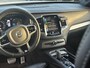 Volvo XC90 2.0 T8 Twin Engine AWD R-Design Intro Edition | Luchtvering | Harman Kardon Audio | 22 inch Wielen | 360 Graden Rondom Zicht Camera | Trekhaak | Geventileerde Stoelen | Massagefunctie | Head Up Display |