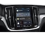 Volvo V60 T6 350PK Automaat AWD Plus Dark / Adaptive cruise control / Elektrische stoelen / Harman Kardon audio / Trekhaak / Pilot assist / BLIS / Stoel en stuur verwarming / Elektrische achterklep / Parkeersensoren met 360 camera / Google infotainment