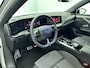 Opel Astra 1.2 Level 4 130pk Automaat | Navigatie via Apple Carplay/Android Auto | Climate Control | Adaptieve Cruise Control | 360 Camera | LED | 17" Lichtmetalen Velgen | Verwarmbare Voorstoelen/Stuur | Keyless Entry/Start |