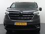 Renault Trafic 2.0DCI 150PK Dubbele Cabine T29 L2H1 Navi Airco Camera Trekhaak Cruise Control Lmv DC Black Edition Euro 6 Betonplex Vloer Lat om Lat Betimmering Schuifdeur 1e Eigenaar Origineel Nederlandse Auto