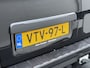 Renault Trafic 2.0DCI 150PK Dubbele Cabine T29 L2H1 Navi Airco Camera Trekhaak Cruise Control Lmv DC Black Edition Euro 6 Betonplex Vloer Lat om Lat Betimmering Schuifdeur 1e Eigenaar Origineel Nederlandse Auto