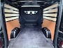 Renault Trafic 2.0DCI 150PK Dubbele Cabine T29 L2H1 Navi Airco Camera Trekhaak Cruise Control Lmv DC Black Edition Euro 6 Betonplex Vloer Lat om Lat Betimmering Schuifdeur 1e Eigenaar Origineel Nederlandse Auto
