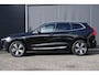 Volvo XC60 T6 Automaat Plug-in hybrid AWD Plus Bright | Premium Audio by Harman en Kardon | Rondomzicht Camera| Adaptieve Cruise Control| Blind spot| Semi electrische Trekhaak| Electrisch bedienbare Voorstoelen| Alarmklasse 3| standkachel.