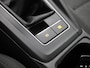 Volkswagen Golf 1.0 TSI Life 110 PK | Airco | Apple Carplay | Stoelverwarming | Stuurverwarming | Adaptive Cruise Control | Lane Assist | Achteruitrijcamera | Parkeersensoren |