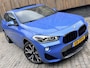 BMW X2 sDrive20i M-sport Automaat | Panoramadak | DAB | LED verlichting | 20 inch | Schakelflippers | Lederen bekleding | Stoelverwarming | Lane assist | Parkeersensoren voor en achter | Achteruitrijcamera