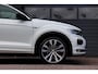 Volkswagen T-Roc 1.5 TSI 2x R-Line /LED/PANODAK/CARPLAY/CAMERA/STOELVERW./ACC/TREKHAAK!