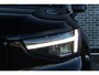 Volvo XC40 2.0 B4 Plus Dark | Adaptieve cruise control | intellisafe surround | 19" velgen met all season banden | Elektrisch verstelbare voorstoelen | Trekhaak | Elektr. verwarmbare voorruit | stoelverwarming | verwarmd stuurwiel | Parkeersensoren voor + achter | Parkeercamera | Harman Kardon Audio | Charcoal hemelbekleding |