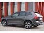 Volvo XC60 T8 Recharge AWD R-Design | Panoramadak | Stoelverwarming | Parkeercamera | Trekhaak | Keyless | Glossy Black