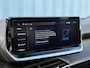 Peugeot 2008 1.2 Hybrid 136 Allure | Buitenspiegels elektrisch inklapbaar | Buitenspiegels in afwijkende kleur | Hemelbekleding donker
