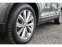 Volkswagen T-Roc 1.0 TSI Style 115PK / 85kW, Navigatie, digital cockpit pro, chrome dakrails, parkeersensoren voor en achter (pdc), 2-zone climatronic, LED achterlichten, winterpakket (verwarmbare voorstoelen), 17" LMV, adaptieve cruise control (acc), elektrisch verstel- en verwarmbare buitenspiegels, DAB+, variabele laadvloer etc.