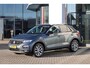 Volkswagen T-Roc 1.0 TSI Style 115PK / 85kW, Navigatie, digital cockpit pro, chrome dakrails, parkeersensoren voor en achter (pdc), 2-zone climatronic, LED achterlichten, winterpakket (verwarmbare voorstoelen), 17" LMV, adaptieve cruise control (acc), elektrisch verstel- en verwarmbare buitenspiegels, DAB+, variabele laadvloer etc.