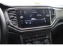 Volkswagen T-Roc 1.0 TSI Style 115PK / 85kW, Navigatie, digital cockpit pro, chrome dakrails, parkeersensoren voor en achter (pdc), 2-zone climatronic, LED achterlichten, winterpakket (verwarmbare voorstoelen), 17" LMV, adaptieve cruise control (acc), elektrisch verstel- en verwarmbare buitenspiegels, DAB+, variabele laadvloer etc.
