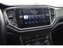 Volkswagen T-Roc 1.0 TSI Style 115PK / 85kW, Navigatie, digital cockpit pro, chrome dakrails, parkeersensoren voor en achter (pdc), 2-zone climatronic, LED achterlichten, winterpakket (verwarmbare voorstoelen), 17" LMV, adaptieve cruise control (acc), elektrisch verstel- en verwarmbare buitenspiegels, DAB+, variabele laadvloer etc.