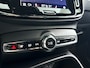 Volvo XC40 B4 Plus Dark | Parkeecamera | Stoel-en Stuurverwarming | Harman Kardon | Trekhaak