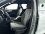 Volvo XC40 B4 Plus Dark | Parkeecamera | Stoel-en Stuurverwarming | Harman Kardon | Trekhaak
