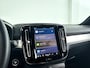 Volvo XC40 B4 Plus Dark | Parkeercamera | Stoel- en Stuurverwarming | Harman Kardon | Trekhaak
