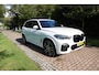 BMW X5 xDrive45e M-Sport High Executive | 22 Inch | Pano | Laser | Head up | H&K | Soft Close | Panorama-Glasdak | Sky Lounge | 1 eig Ned. Auto | verw beker houders.