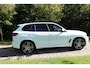 BMW X5 xDrive45e M-Sport High Executive | 22 Inch | Pano | Laser | Head up | H&K | Soft Close | Panorama-Glasdak | Sky Lounge | 1 eig Ned. Auto | verw beker houders.