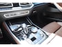 BMW X5 xDrive45e M-Sport High Executive | 22 Inch | Pano | Laser | Head up | H&K | Soft Close | Panorama-Glasdak | Sky Lounge | 1 eig Ned. Auto | verw beker houders.