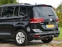 Volkswagen Touran 1.2 TSI 7 persoons | navigatie | achteruitrijcamera | panoramadak | all-season-banden