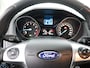Ford Focus Wagon 1.0 EcoBoost Trend Airco, boordcomputer, Elektronische remkrachtverdeling, start/stop systeem, Elektronisch Stabiliteits Programma Distributieriem is gedaan !!. De Ford Focus Wagon 1.0 EcoBoost Trend is zo’n auto die gewoon doet wat je nodig hebt, maar dan net even beter. Hij ziet er strak uit zonder te overdrijven – gew