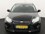 Ford Focus Wagon 1.0 EcoBoost Trend Airco, boordcomputer, Elektronische remkrachtverdeling, start/stop systeem, Elektronisch Stabiliteits Programma Distributieriem is gedaan !!. De Ford Focus Wagon 1.0 EcoBoost Trend is zo’n auto die gewoon doet wat je nodig hebt, maar dan net even beter. Hij ziet er strak uit zonder te overdrijven – gew