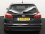 Ford Focus Wagon 1.0 EcoBoost Trend Airco, boordcomputer, Elektronische remkrachtverdeling, start/stop systeem, Elektronisch Stabiliteits Programma Distributieriem is gedaan !!. De Ford Focus Wagon 1.0 EcoBoost Trend is zo’n auto die gewoon doet wat je nodig hebt, maar dan net even beter. Hij ziet er strak uit zonder te overdrijven – gew