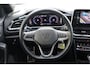 Volkswagen T-Roc 1.5 TSI R-Line Business 149PK | Achteruitrijcamera | R-Line exterieur | Trekhaak met afneembare kogel