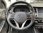 Hyundai Tucson 1.6 GDi Comfort Navigatie/Achteruitr.camera/Cruisecontrole/Verw. voorstoelen /Autom. Airco/Parkeersens. V+A/Elektr. inkl.bare verw. buitenspiegels/Multifunct. Stuur/Mistlampen Voor/Dakrails/Leder versn.pook