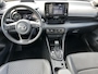 Toyota Yaris 1.5 Hybrid Executive | Bi-tone | Carplay | Head up display | Dode hoek detectie | 17 inch LM-velgen |
