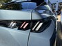 Peugeot 3008 Allure 1.2 Hybride Automaat 145 pk | Navigatie | Keyless Entry | AGR Stoel met Stoelverwarming | Camera | Climate Control | LED Verlichting | Cruise Control | Parkeersensoren | 19" Lichtmetalen Velgen | Hoge Zitpositie |