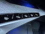 Peugeot 3008 Allure 1.2 Hybride Automaat 145 pk | Navigatie | Keyless Entry | AGR Stoel met Stoelverwarming | Camera | Climate Control | LED Verlichting | Cruise Control | Parkeersensoren | 19" Lichtmetalen Velgen | Hoge Zitpositie |