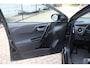 Toyota Auris Touring Sports 1.8 Hybrid Dynamic | NL Auto Boekjes | Keyless Entry | Navigatie |