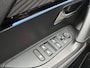 Peugeot e-2008 EV GT Pack 50 kWh | Navigatie | Stoelverwarming | Alcantara interieur | Apple en Android | Two tone lak
